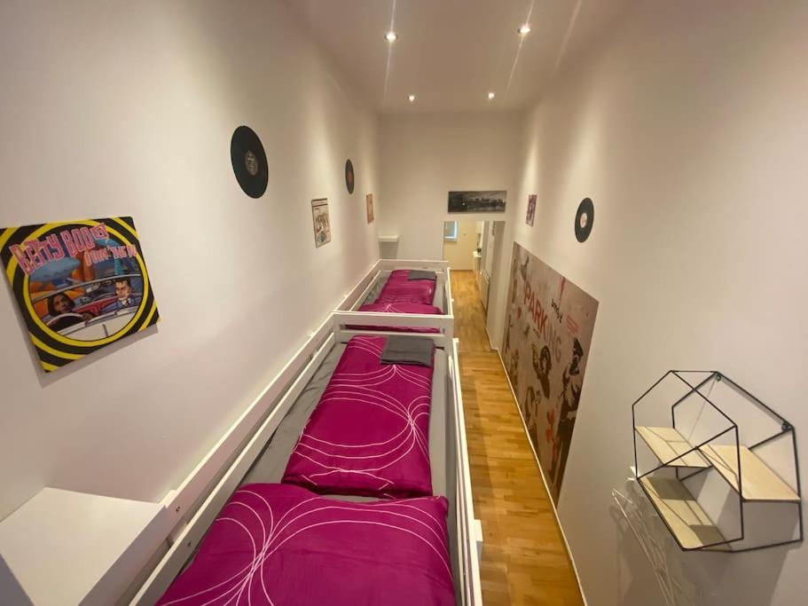 Ferienwohnung Cozy Appartm With + Airport/City Center Connection Wien Exterior foto