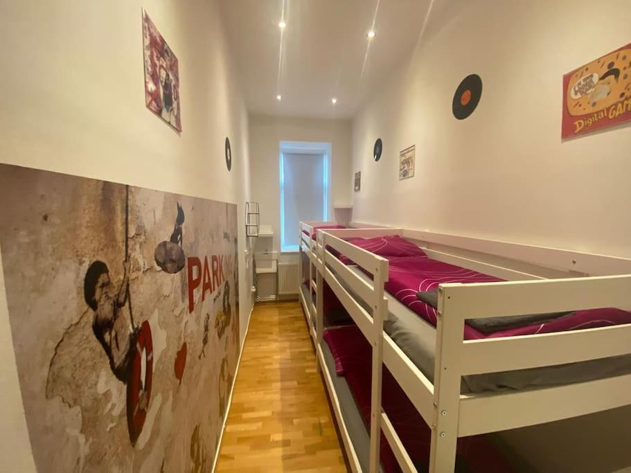 Ferienwohnung Cozy Appartm With + Airport/City Center Connection Wien Exterior foto