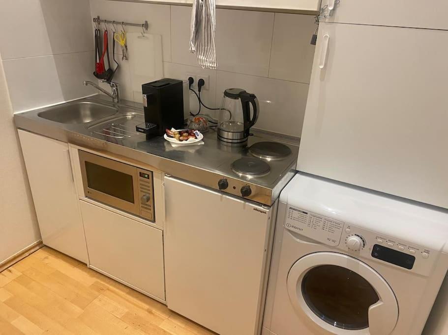 Ferienwohnung Cozy Appartm With + Airport/City Center Connection Wien Exterior foto